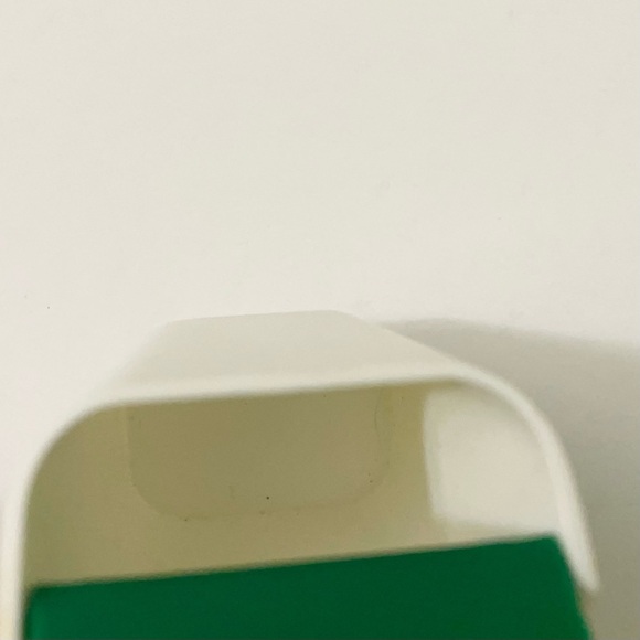 Vintage Sindy Pedigree Vacuum Cleaner and Garbage Can Doll Accessories - Picture 14 of 16